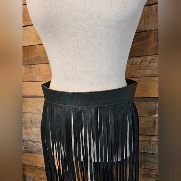 Women's faux leather belt with long fringe size OS - Picture 2 of 12